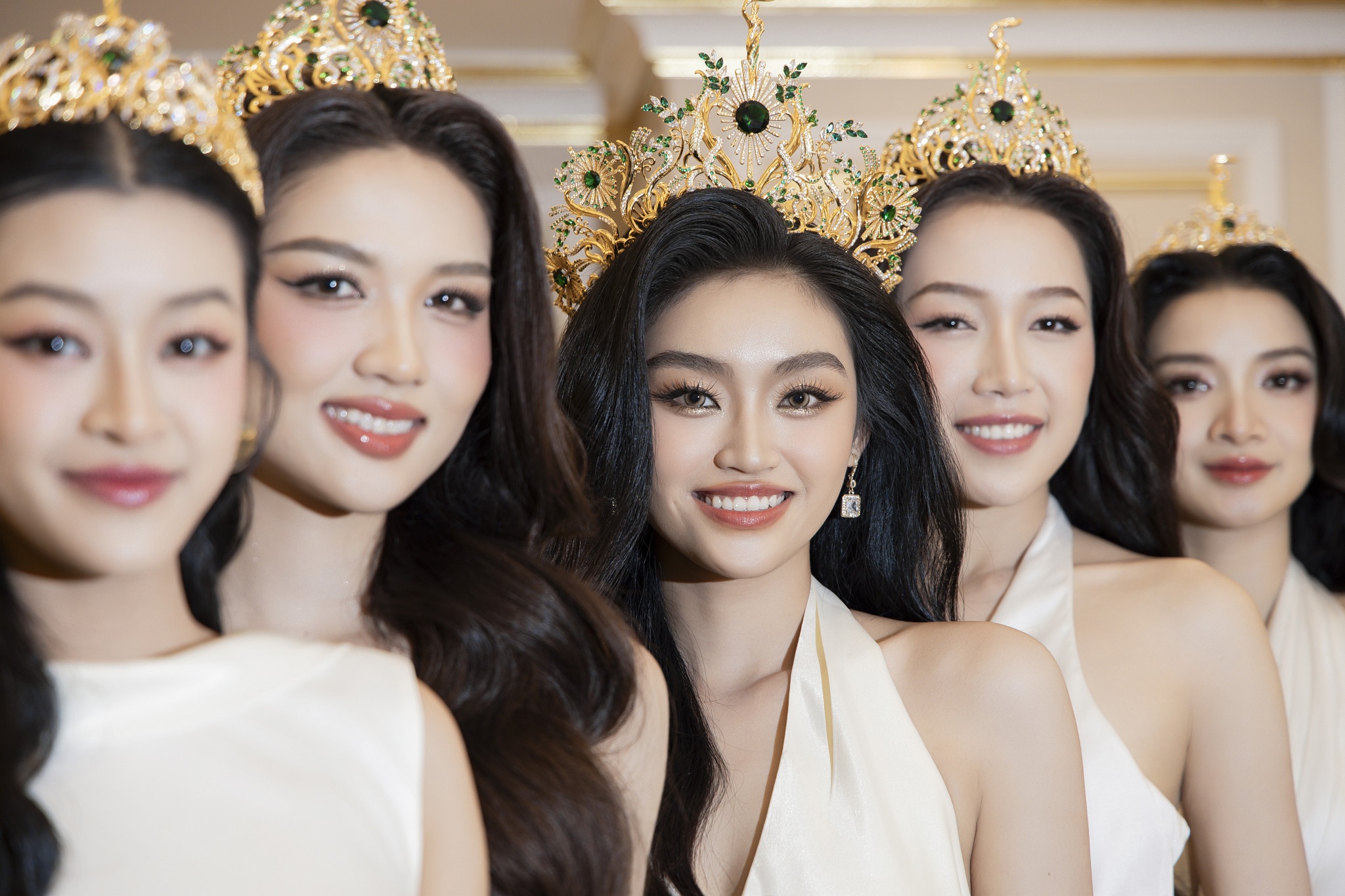 Hoa hau Yen Nhi do sac 4 a hau hinh anh