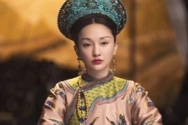 Chau Tan bi cong kich hinh anh