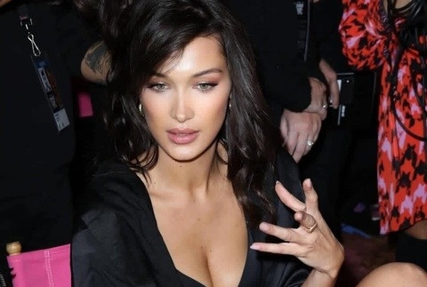 Sieu mau Bella Hadid gay lo lang hinh anh