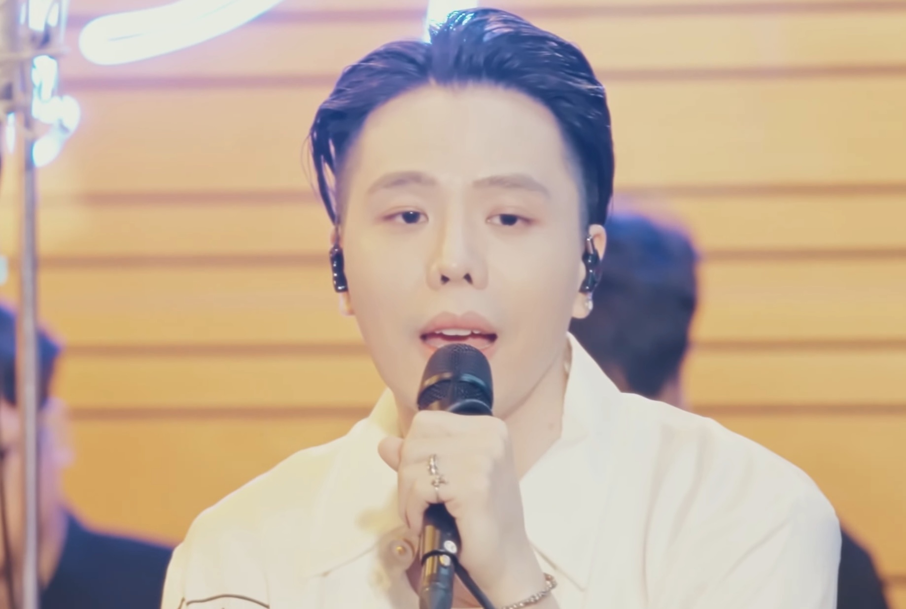 Bieu cam la cua Trinh Thang Binh hinh anh