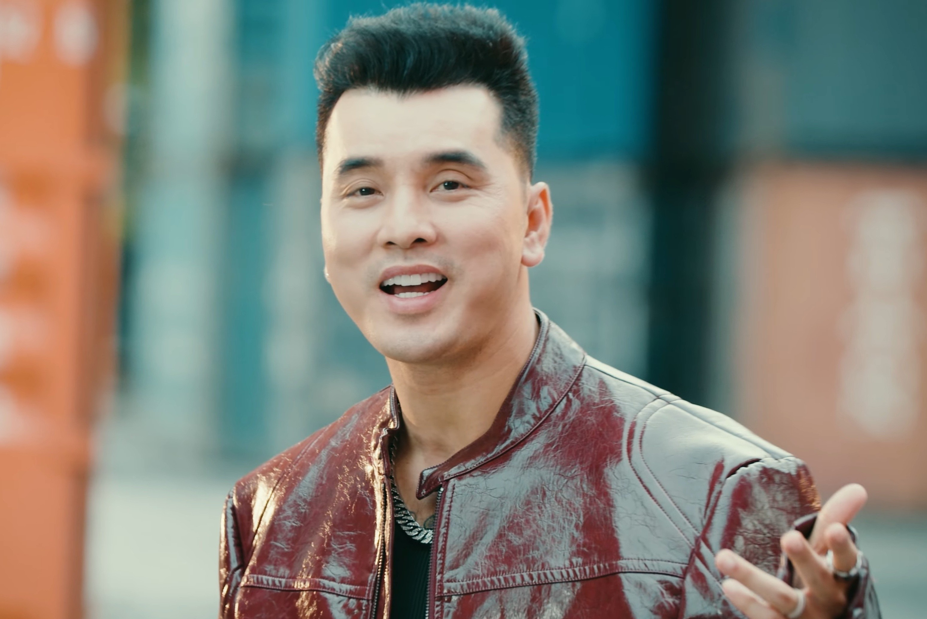 Ung Hoang Phuc bi phan ung hinh anh