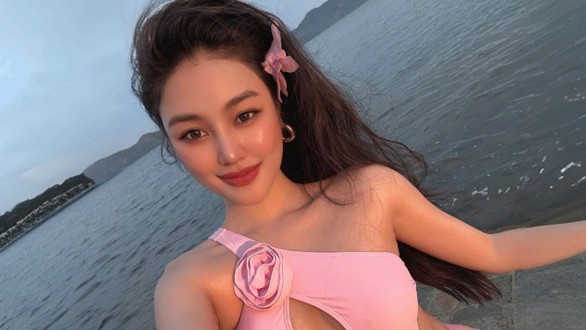 Thi sinh hoa hau hoang so vi dong dat o Philippines hinh anh