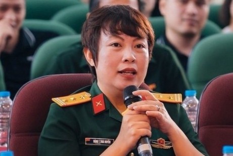 Lan dau dao dien Dang Thai Huyen tuc gian hinh anh