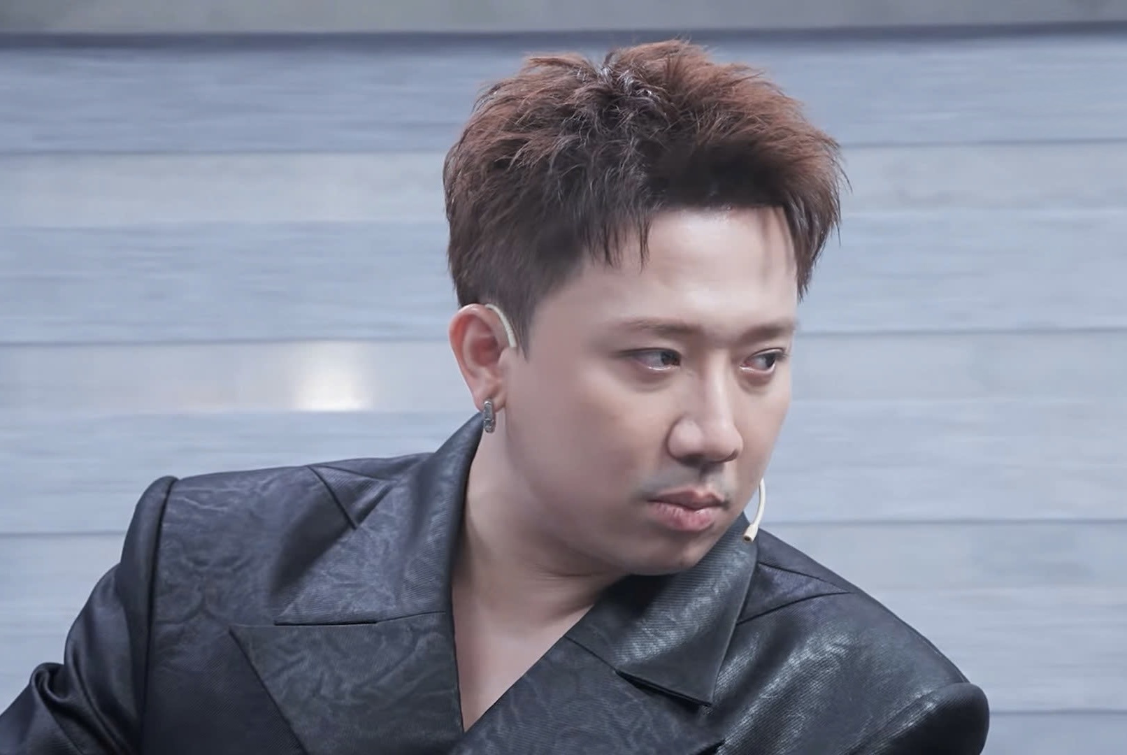 Anh trai 'say hi' qua dai dong, gay met moi hinh anh