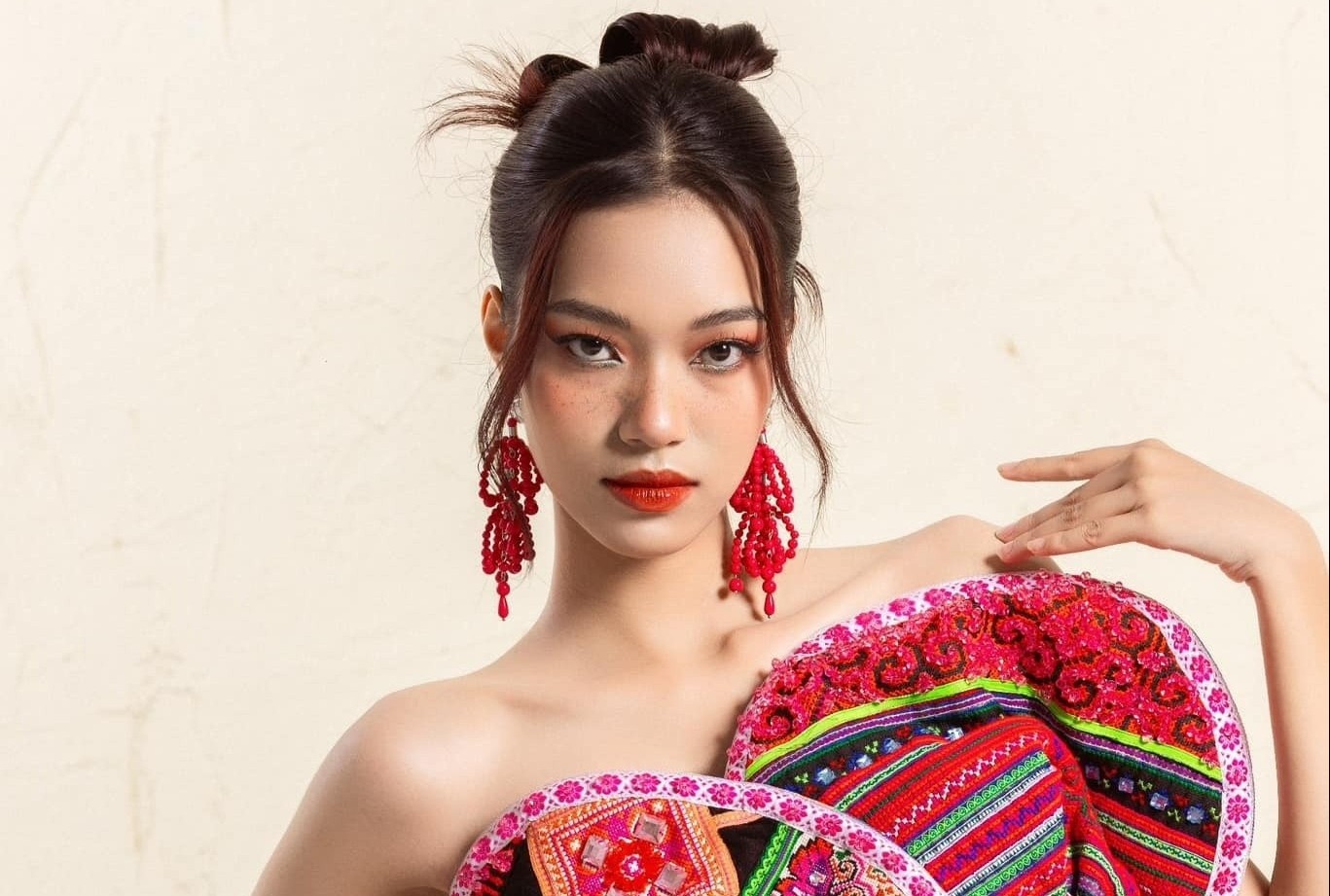 Co gai cao 1,84 m dang quang Vietnam's Next Top Model hinh anh