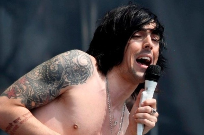 Dien bien vu nam ca si bi dam chet trong tu hinh anh