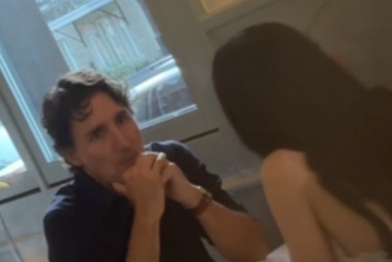 Dong thai cua vo cu cuu Thu tuong Canada hinh anh