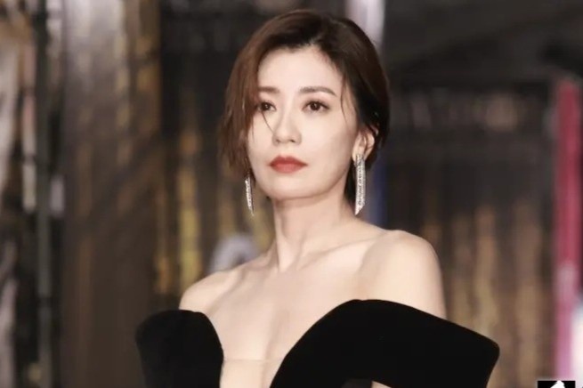 Gia Tinh Van soc nang khi chong bi bat hinh anh