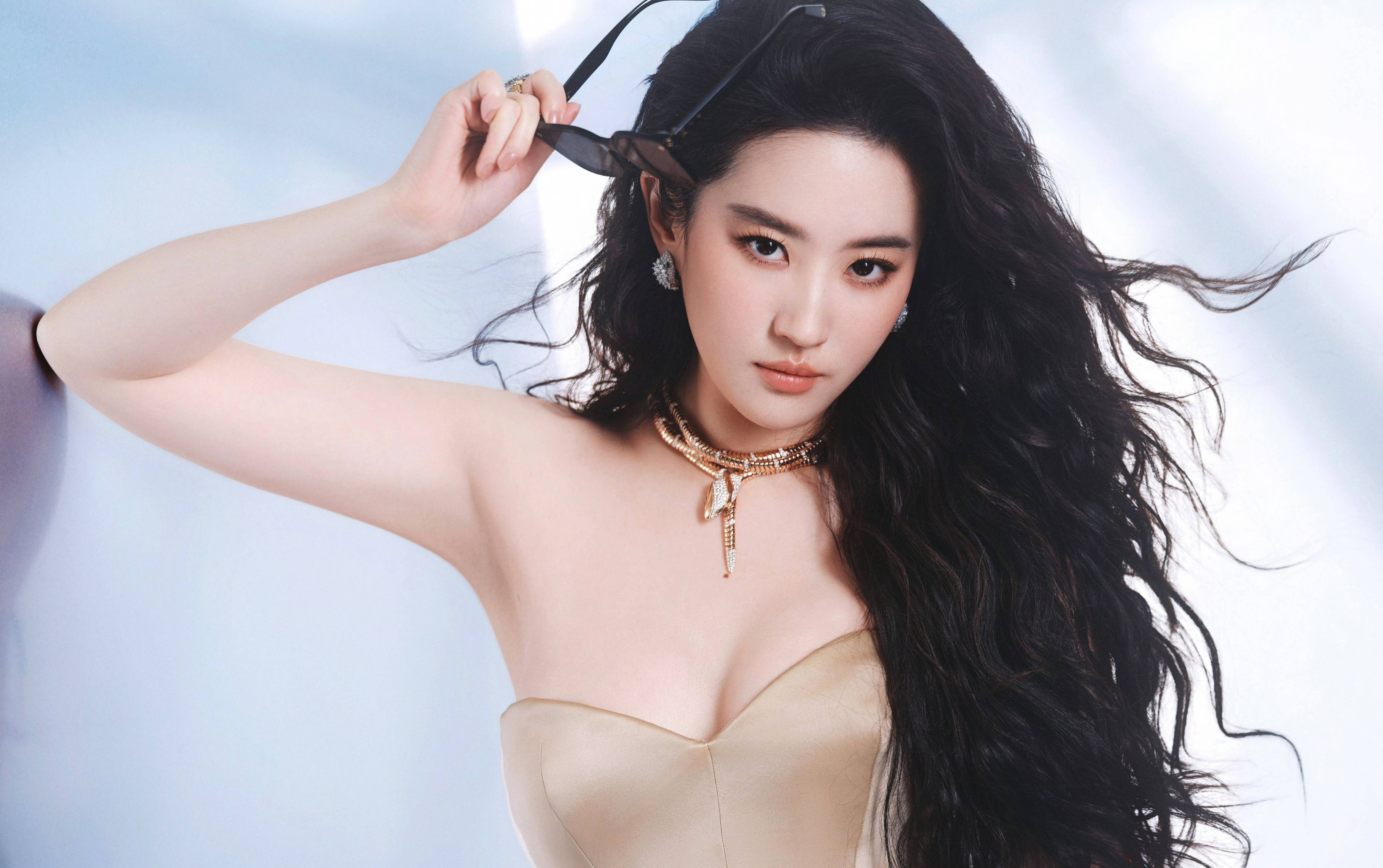 Video mia mai Luu Diec Phi va cac ngoi sao hang A hinh anh