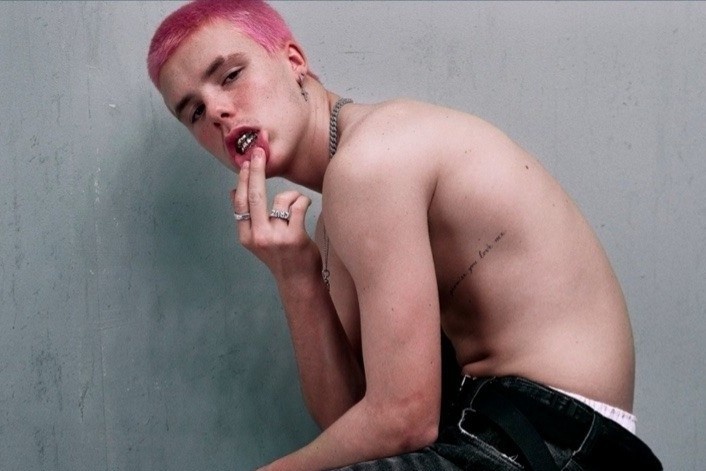 Con trai Beckham gay soc khi viet nhac ve tinh duc hinh anh