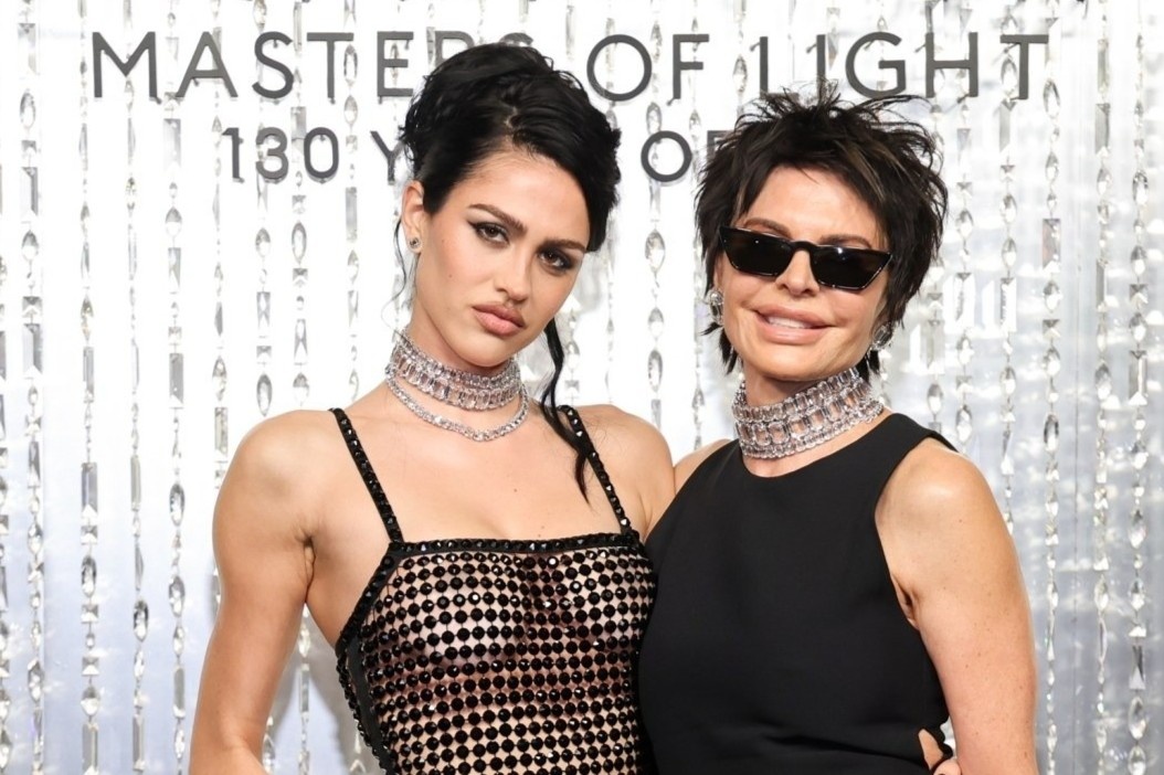 Nguoi mau mac nhu khoa than hinh anh