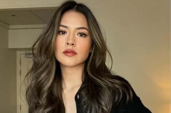 Nu ca si trong vu chong ngoai tinh xon xao Indonesia hinh anh