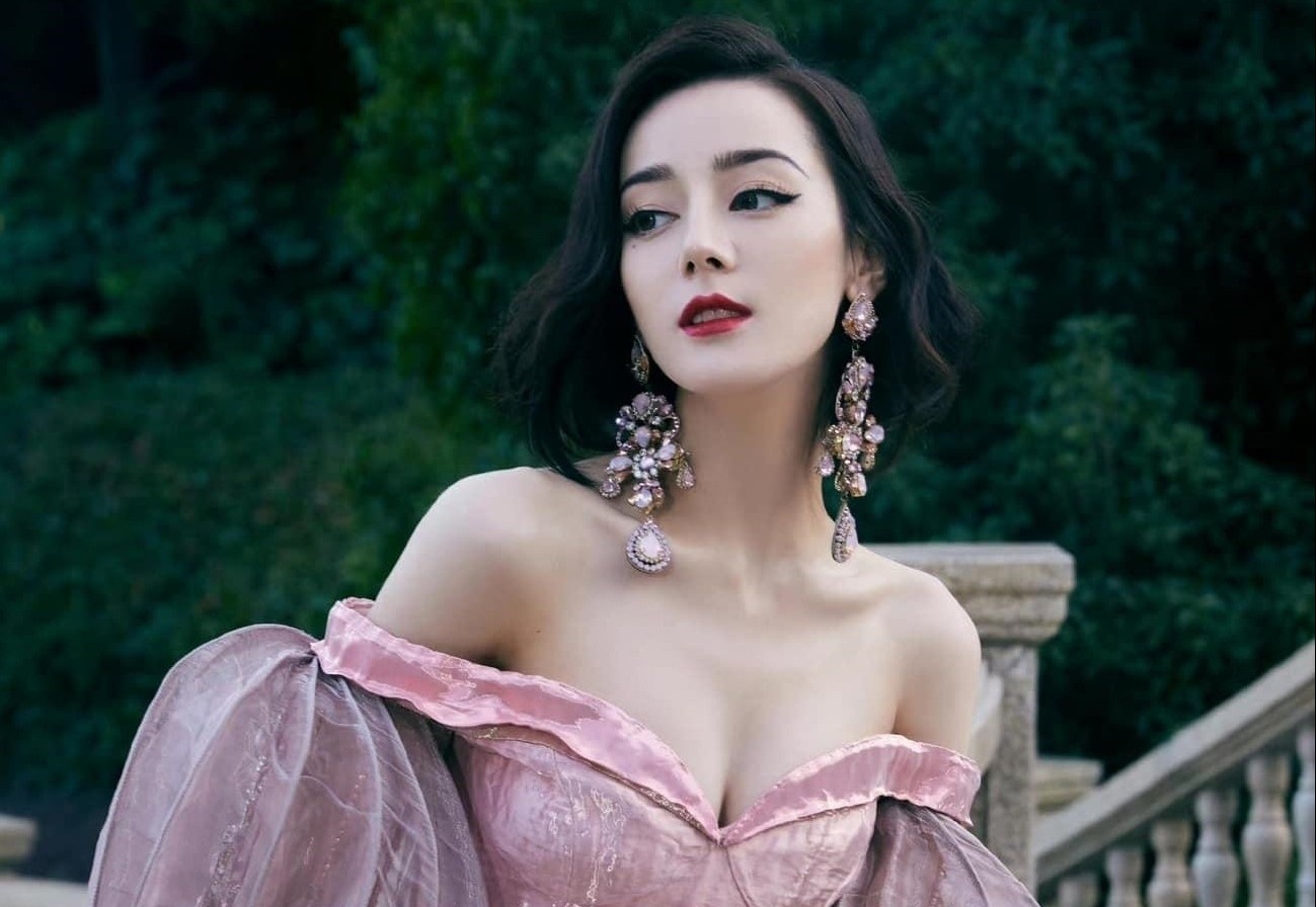 Vi sao hang tram nghe si ne tranh Dich Le Nhiet Ba? hinh anh