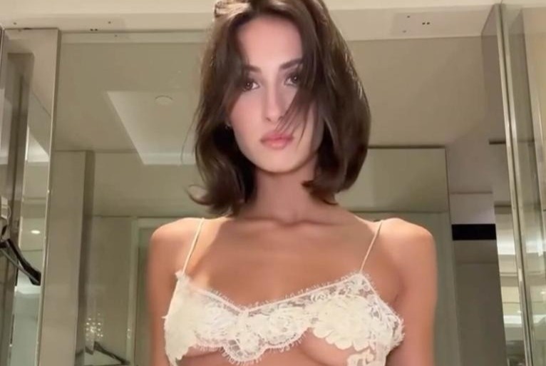 Em gai Bianca gay ban tan hinh anh