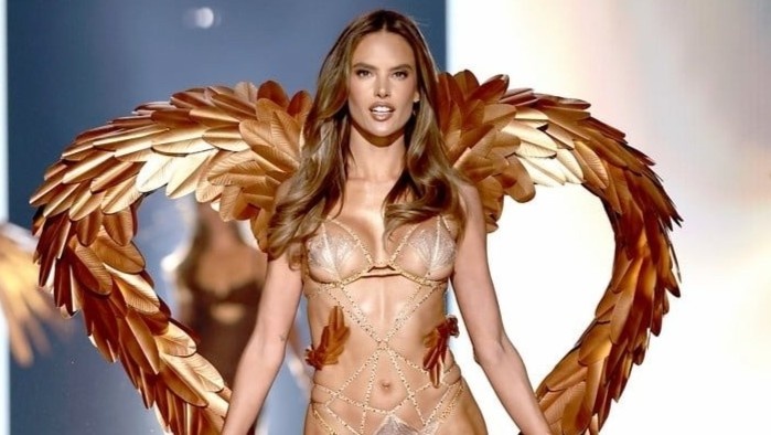 Thien than noi y mac xuyen thau tren pho hinh anh