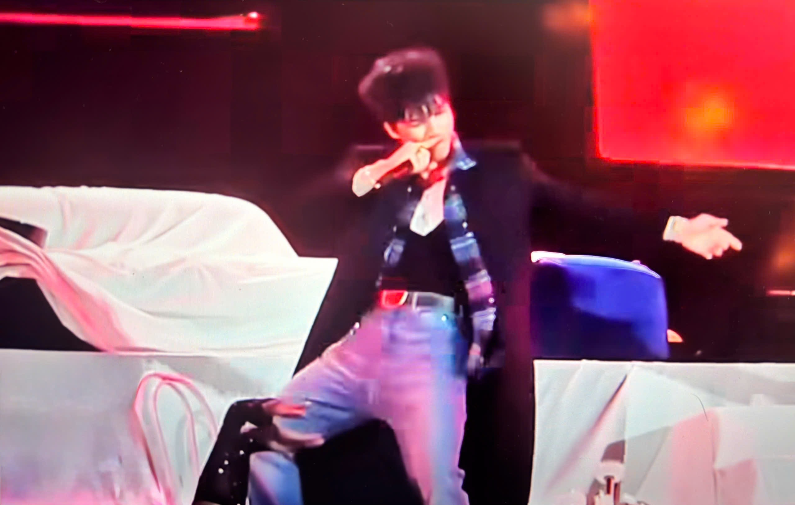 HIEUTHUHAI nhay anh 1