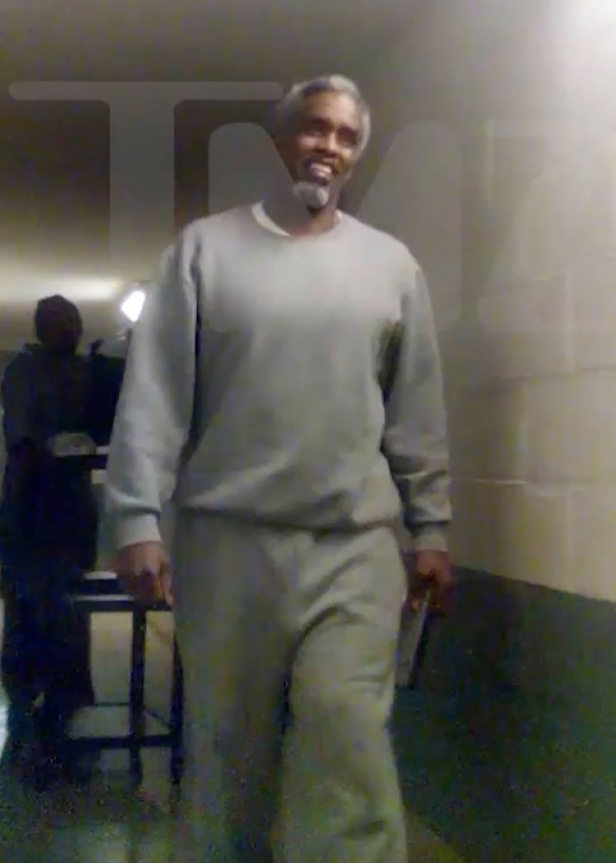 BGUS_3425366_001_Diddy_Behind_Ba.jpg