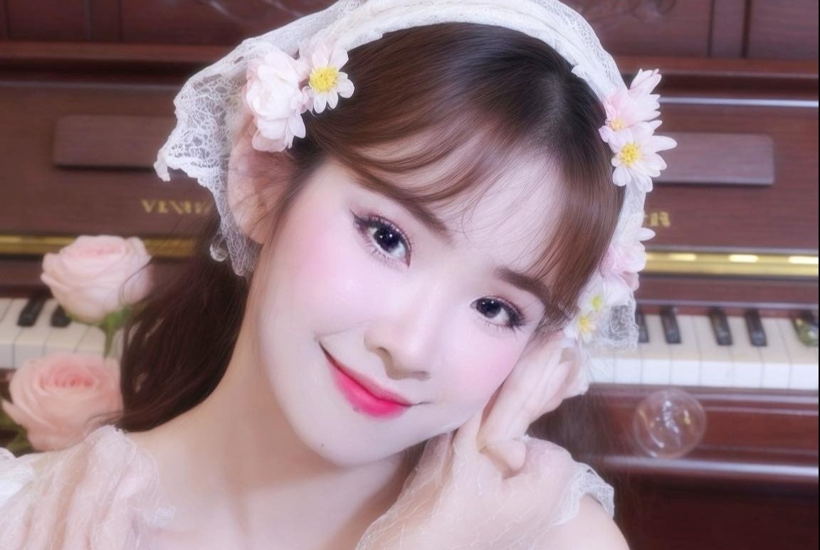 Khoi My sau 8 nam cuoi hinh anh