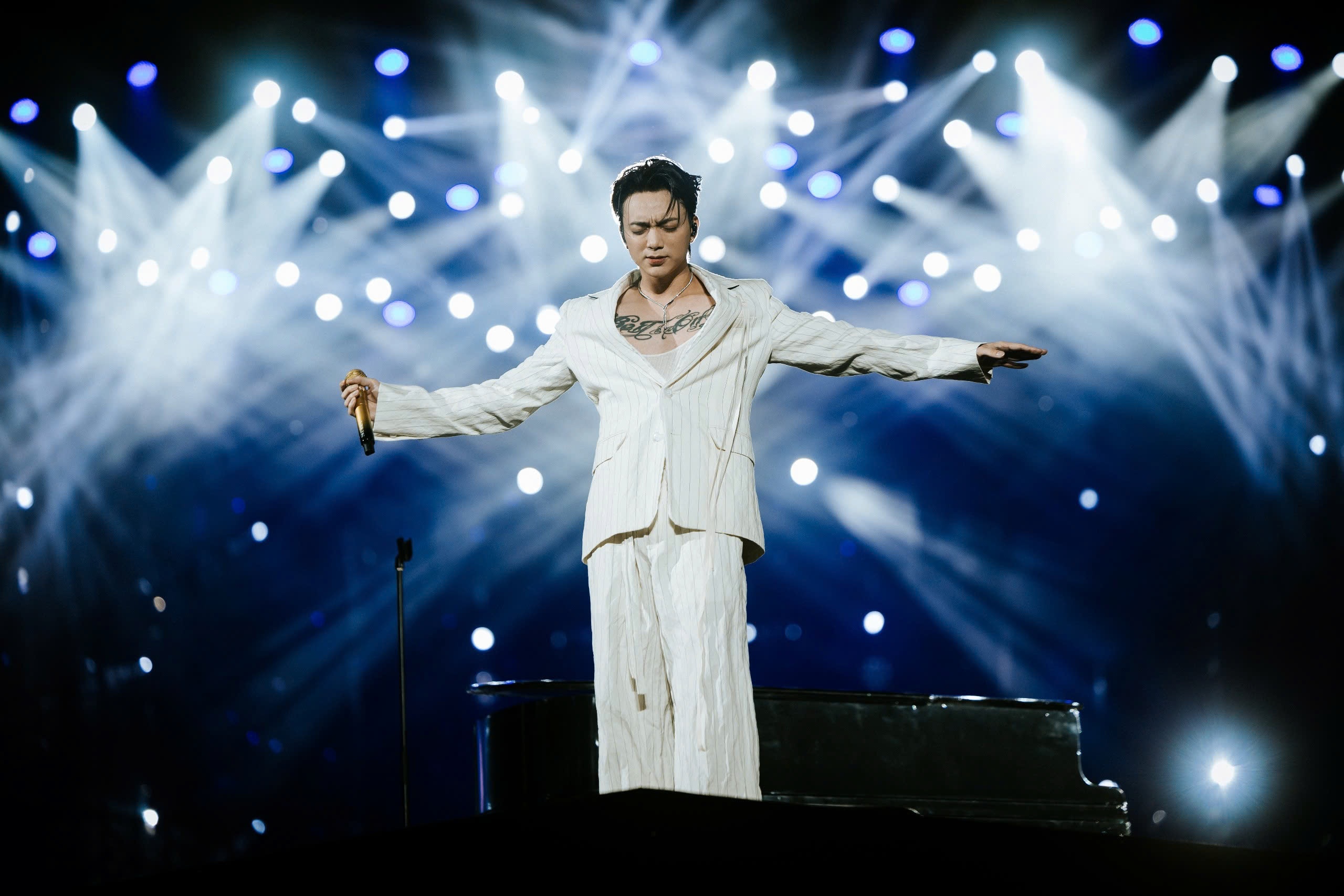 Soobin thăng hoa trong concert 10.000 khán giả ở TP.HCM