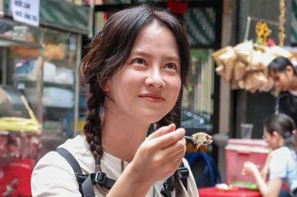 Song Ji Hyo an trung vit lon o Viet Nam hinh anh