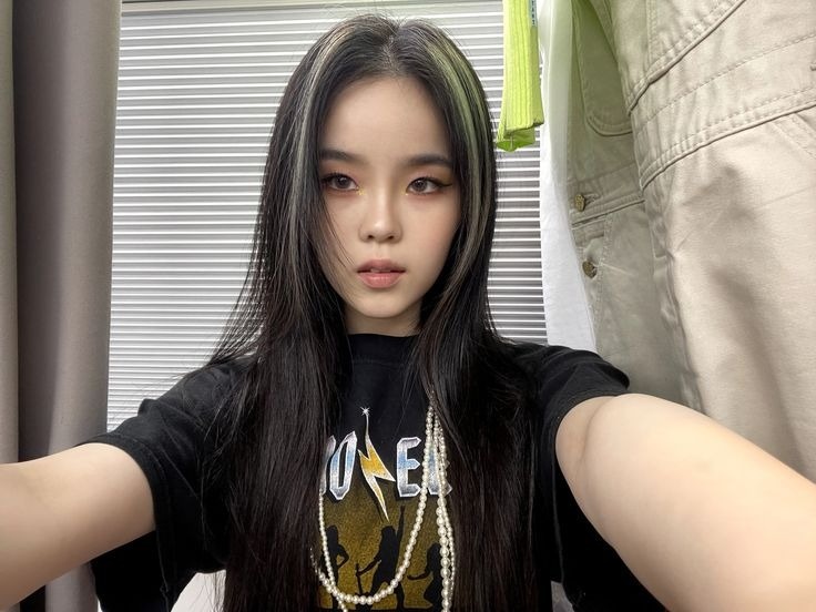 Ca si Nhat cat bo nguc o tuoi 20 hinh anh