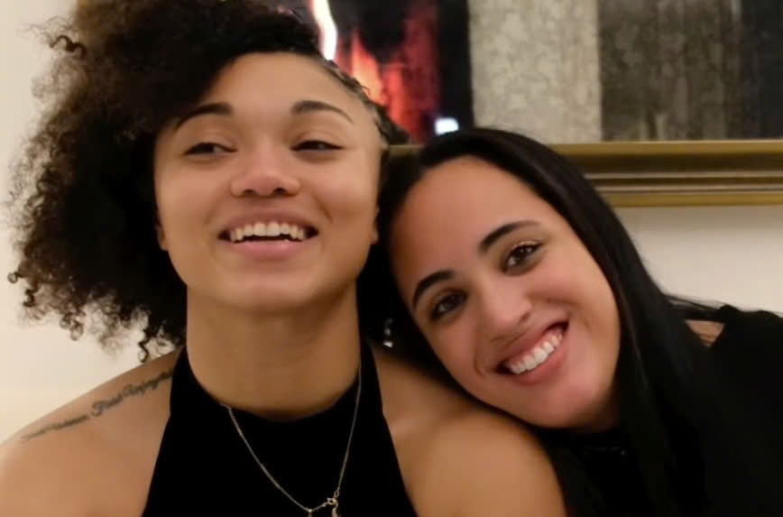 Con gai The Rock cong khai yeu nu do vat hinh anh