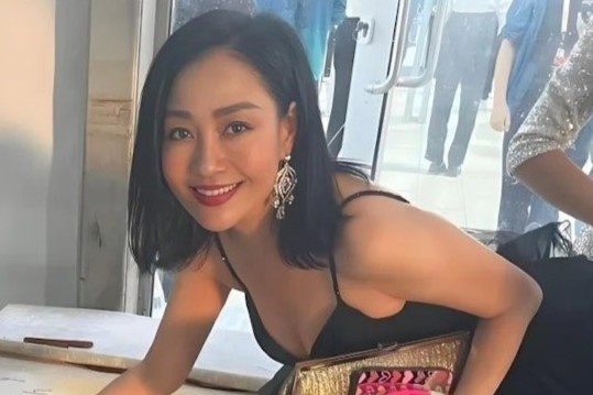 A hau Ngoc Mai doc than quyen ru o tuoi 60 hinh anh