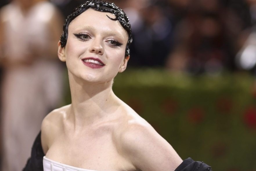 Dien vien 'Tro choi vuong quyen' gay soc voi anh tam nude hinh anh