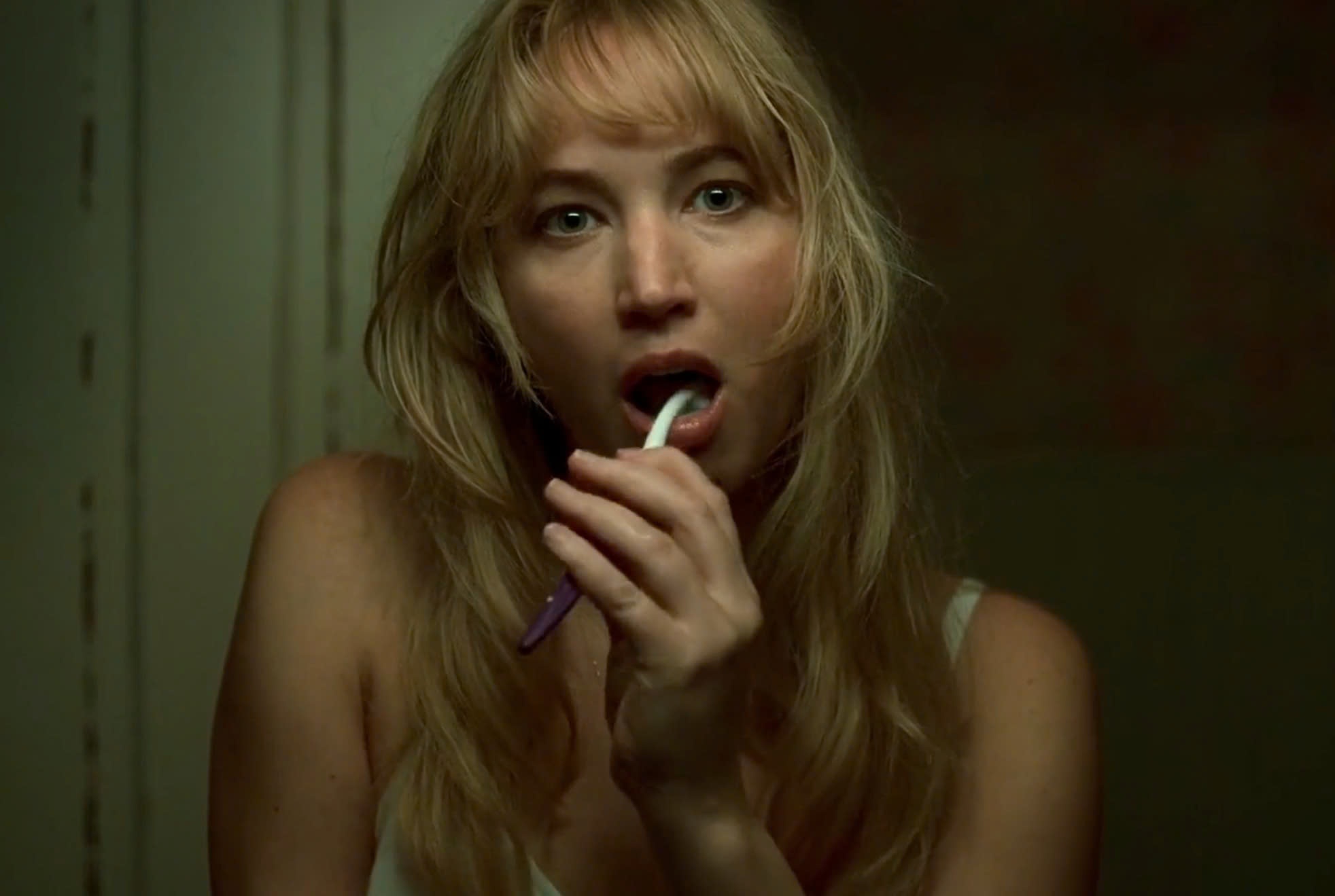 Bo phim ngap canh khoa than, tinh duc gay soc hinh anh