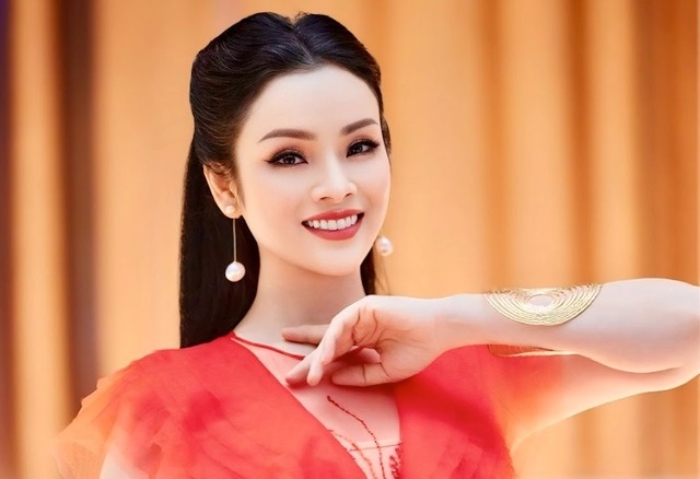 Ca si Tan Nhan len chuc Pho giao su hinh anh