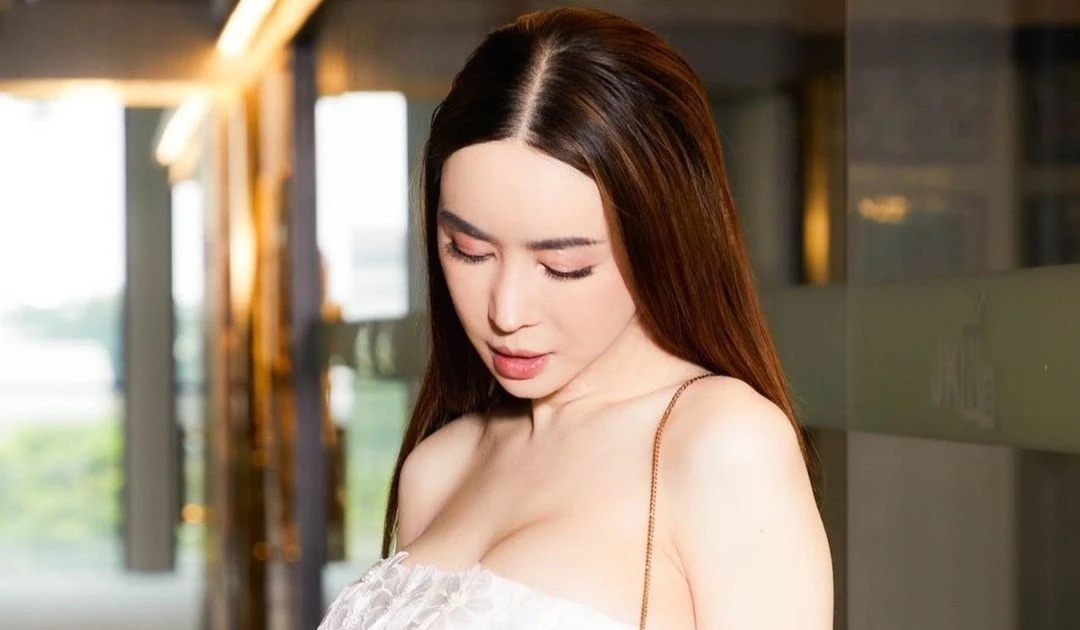 Ba chu Hoa hau Hoan vu lo tung tich khi dang bo tron hinh anh