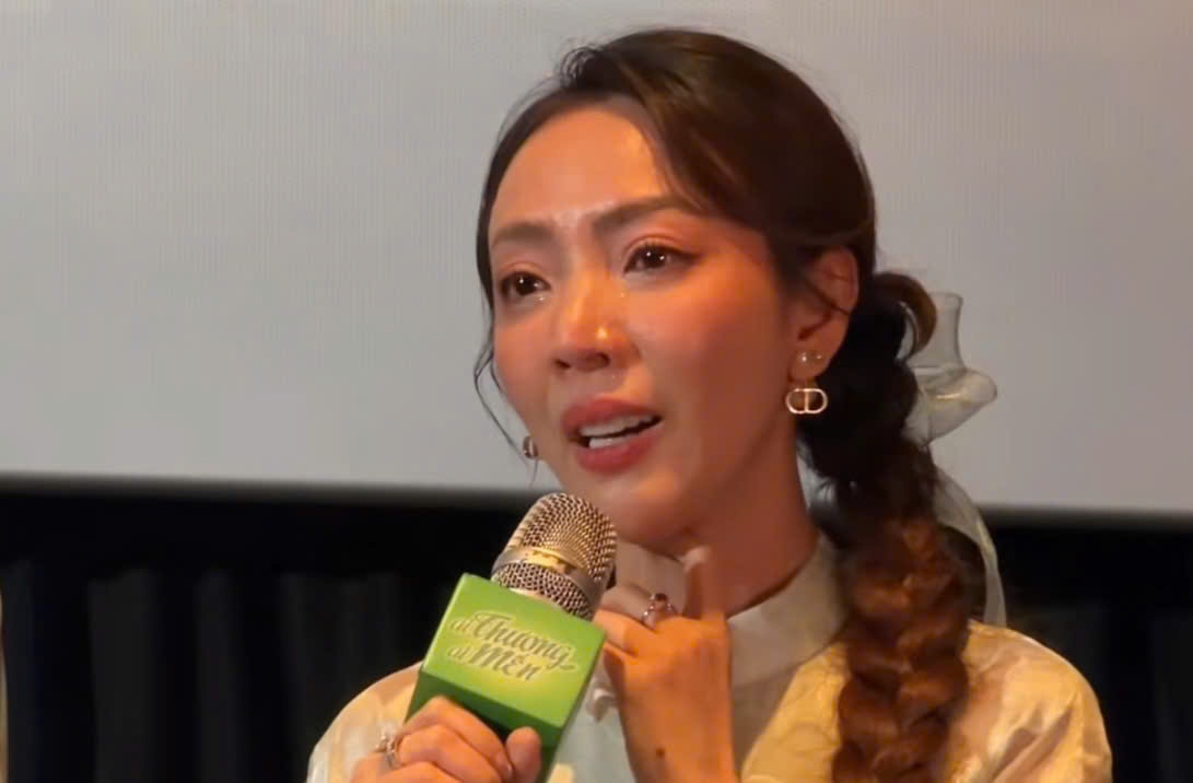 Thu Trang roi nuoc mat hinh anh