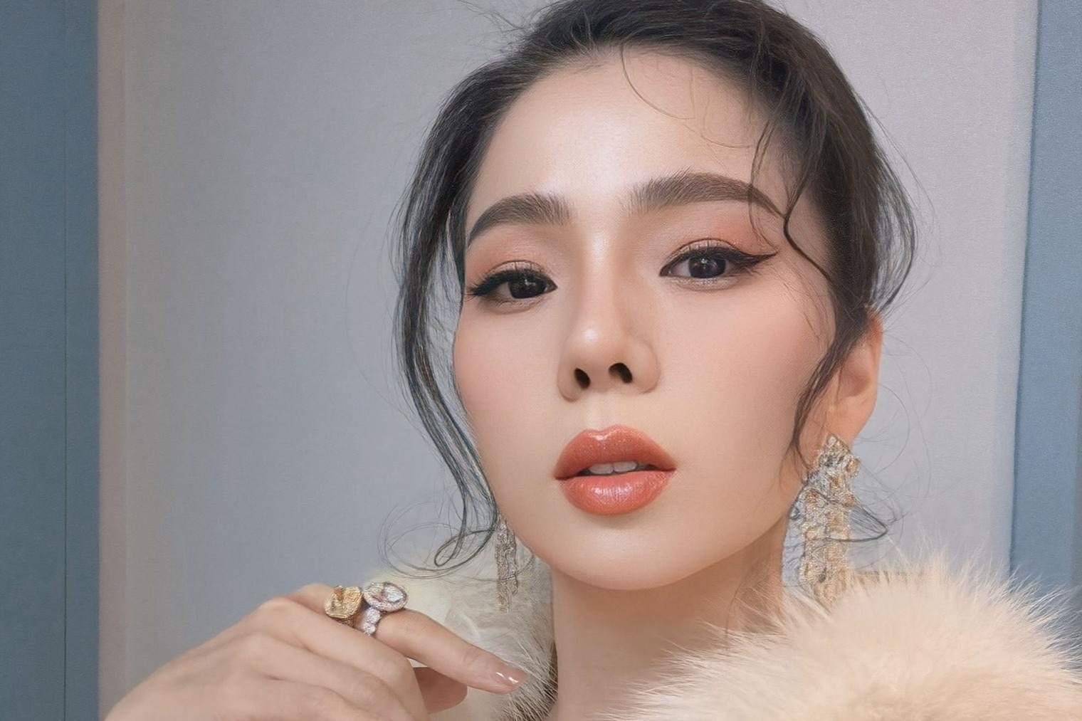 Le Quyen vap tranh cai hinh anh