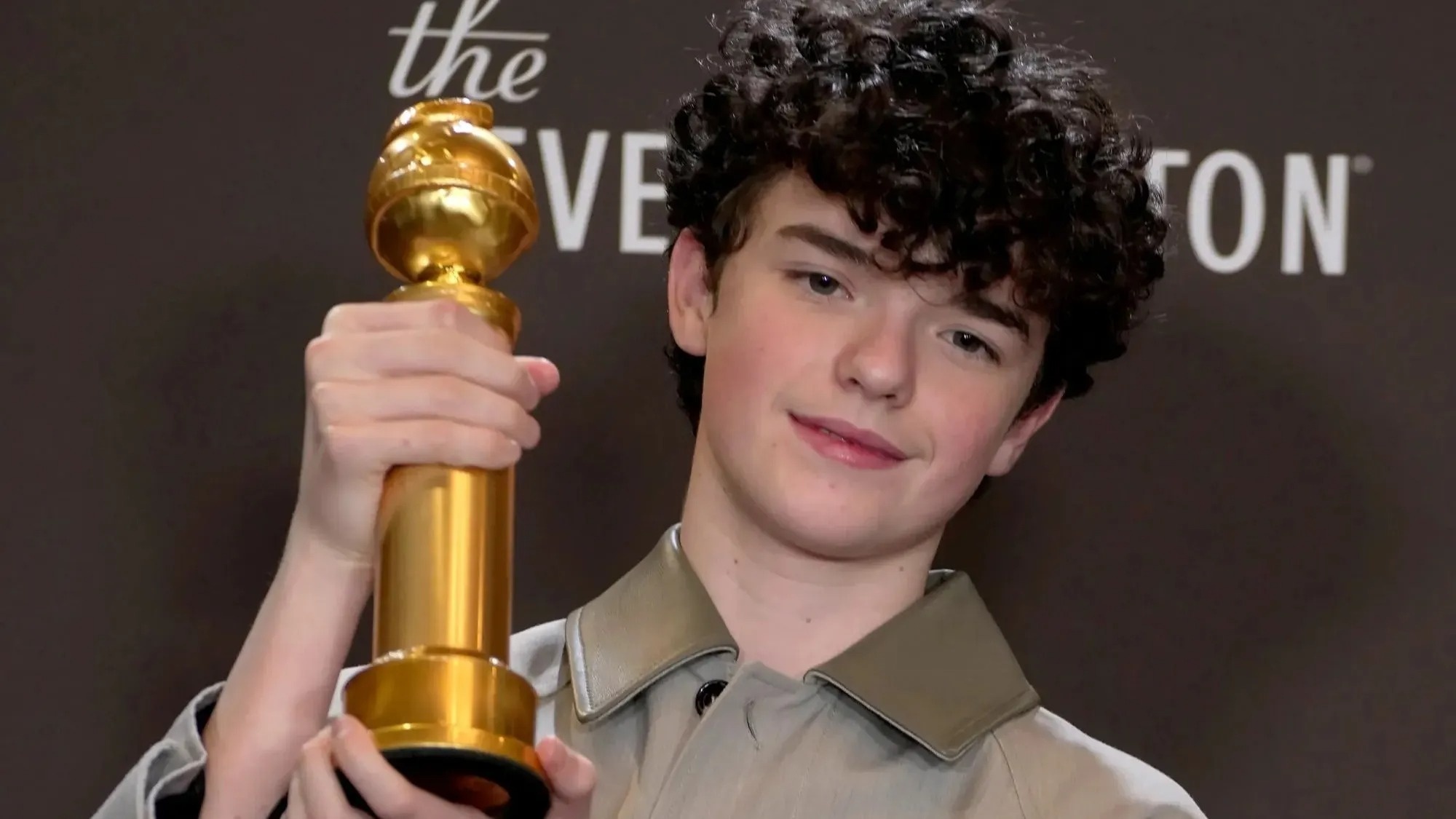 Phim 'Adolescence' dai thang Qua cau Vang hinh anh