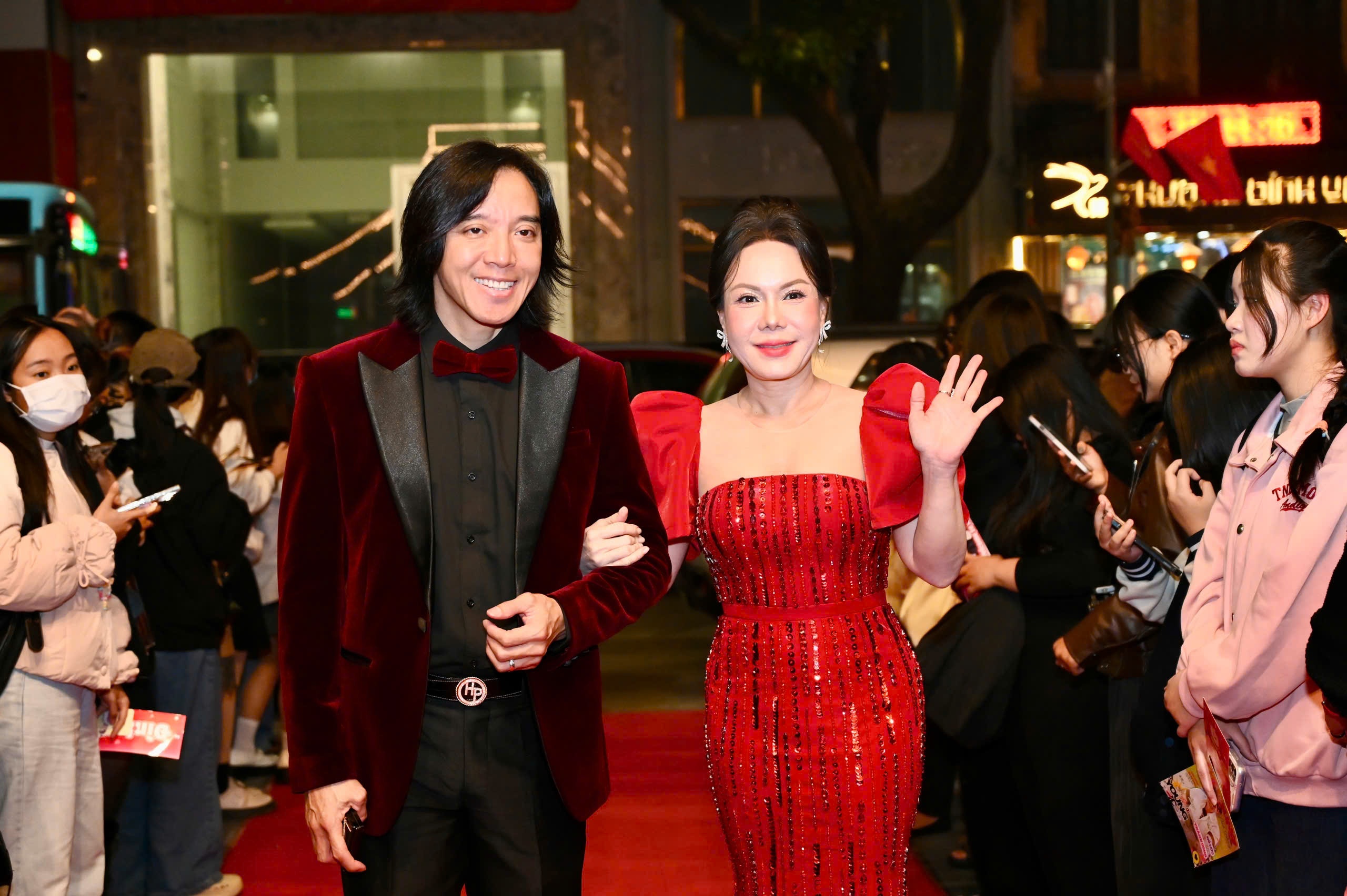 Viet Huong sanh buoc chong tren tham do Canh dieu hinh anh