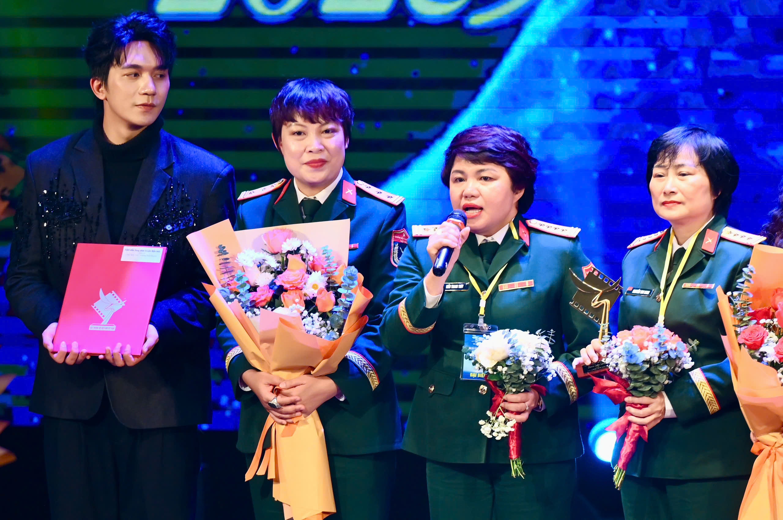 'Mua do' thang Canh dieu vang 2025 hinh anh