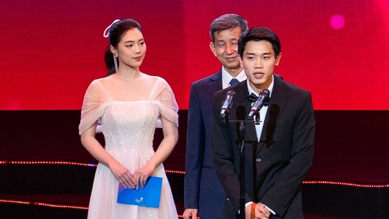 A hau Chau Anh gay chu y hinh anh