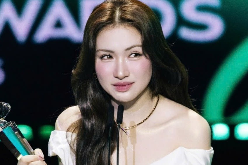 Hoa Minzy bat khoc hinh anh