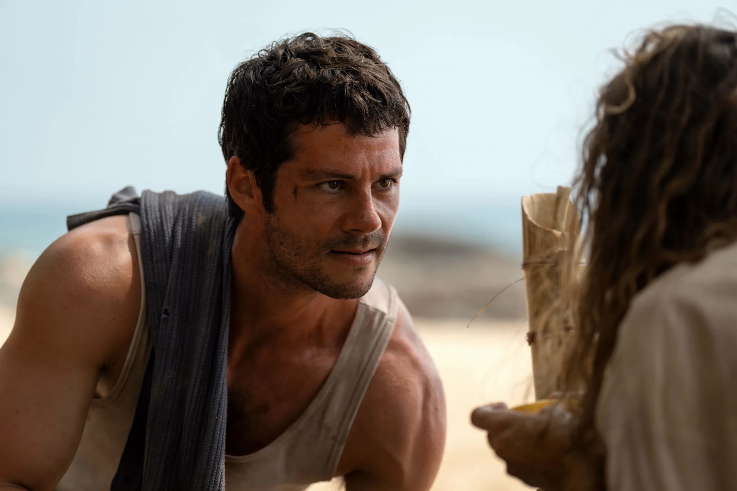 Bi hai chuyen sep va nu nhan vien mac ket tren hoang dao hinh anh