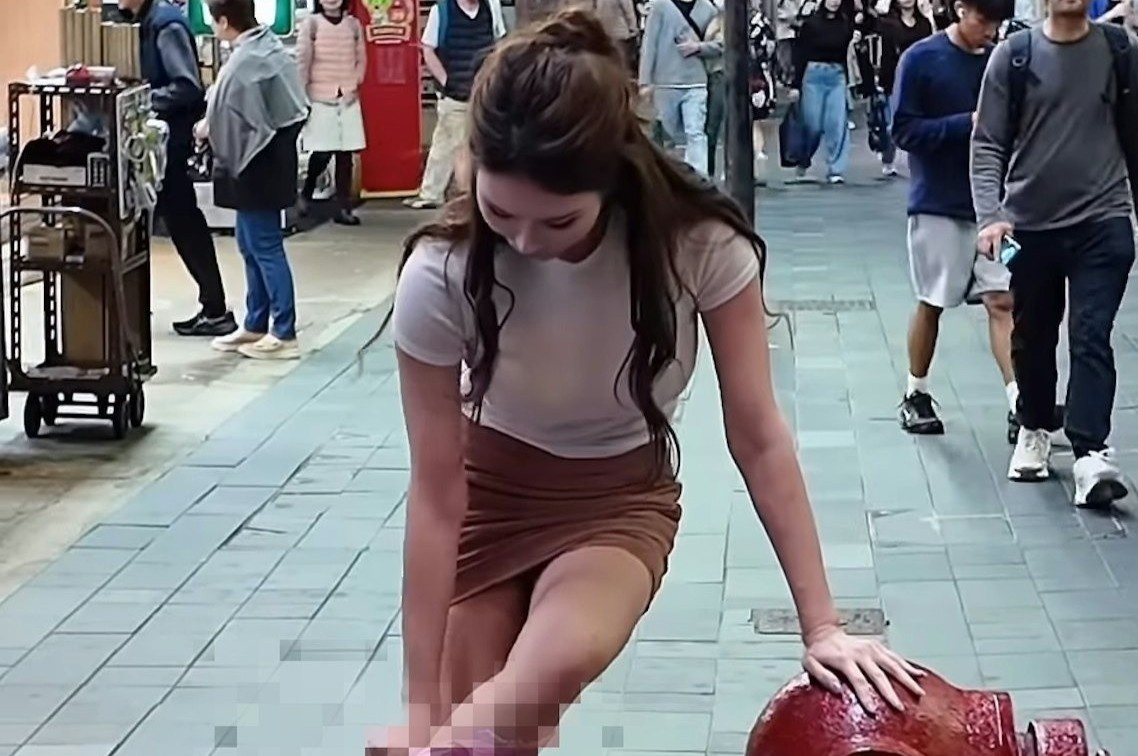 Nguoi mau Trung Quoc bi chi trich phan cam hinh anh