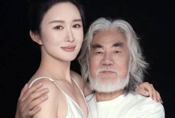 Dao dien 'Than dieu dai hiep' hanh phuc ben vo kem 31 tuoi hinh anh