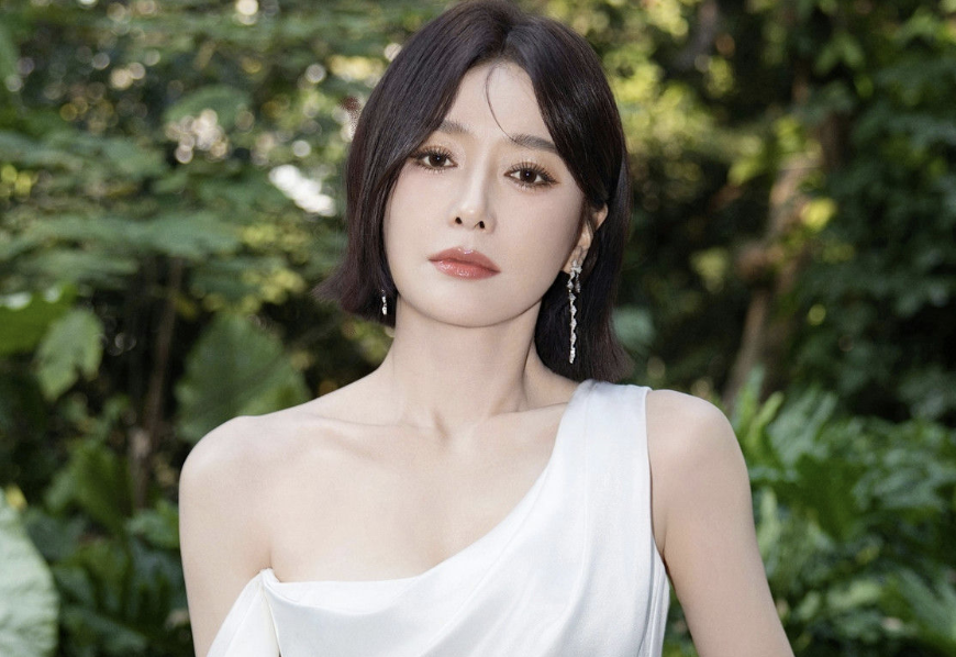 'Phu Sat hoang hau' lo anh qua dem tai nha ban trai hinh anh