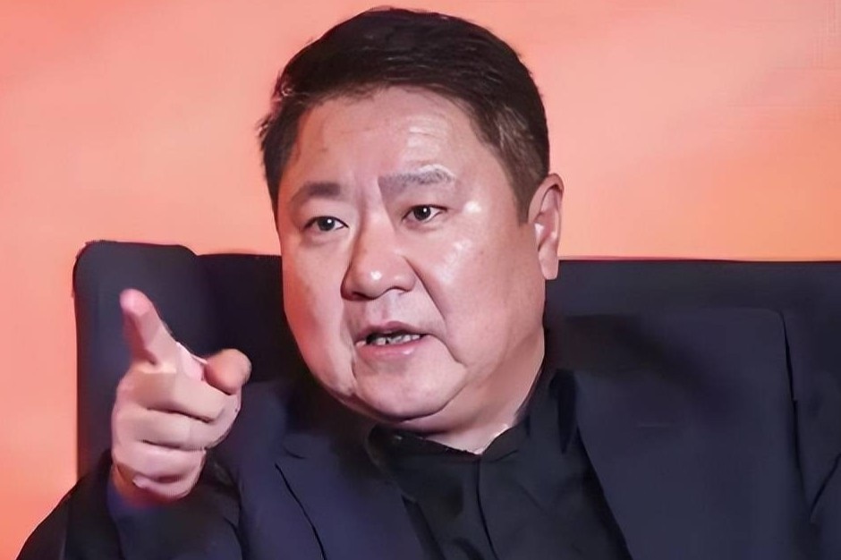 Ong trum dien anh bi kien vi no co bac tai Macau? hinh anh