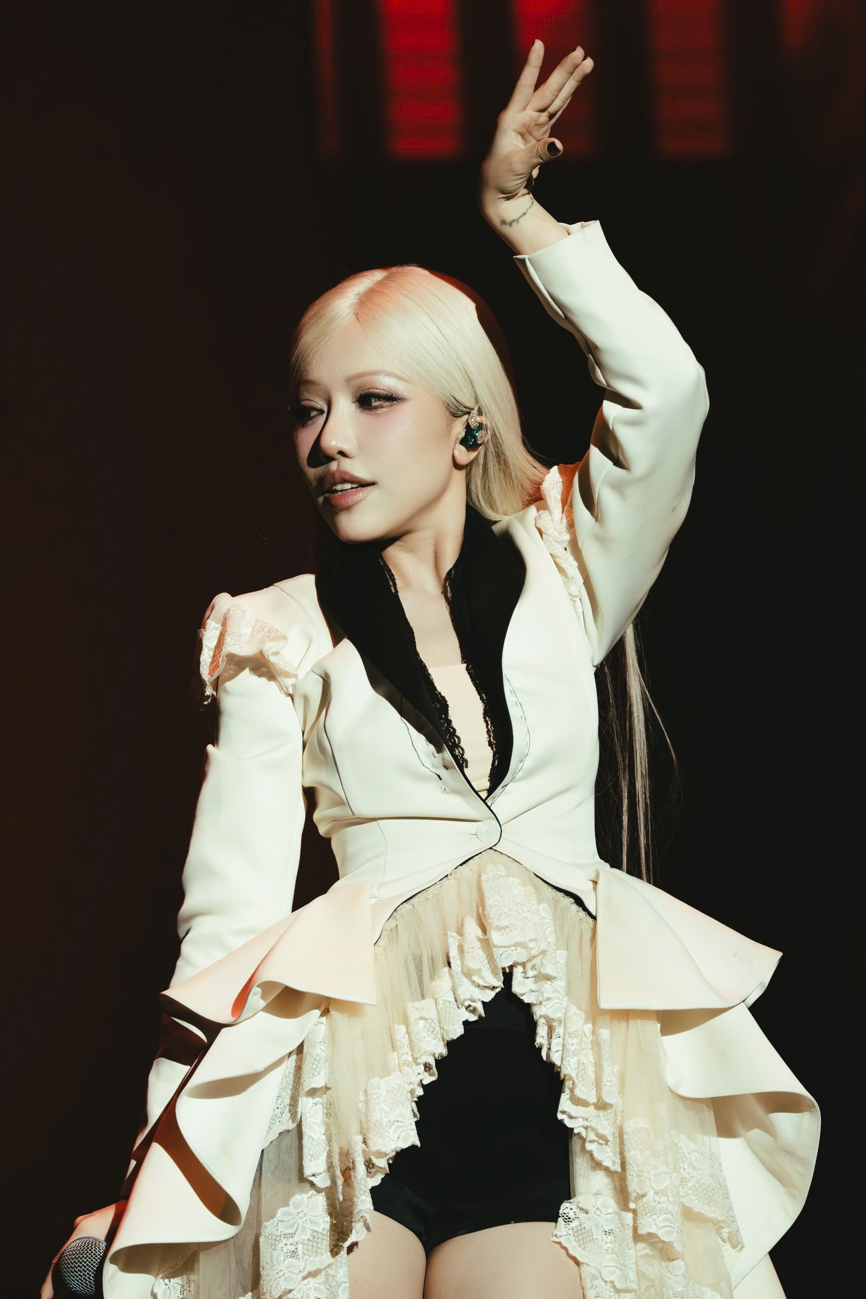 Phung Khanh linh anh 2