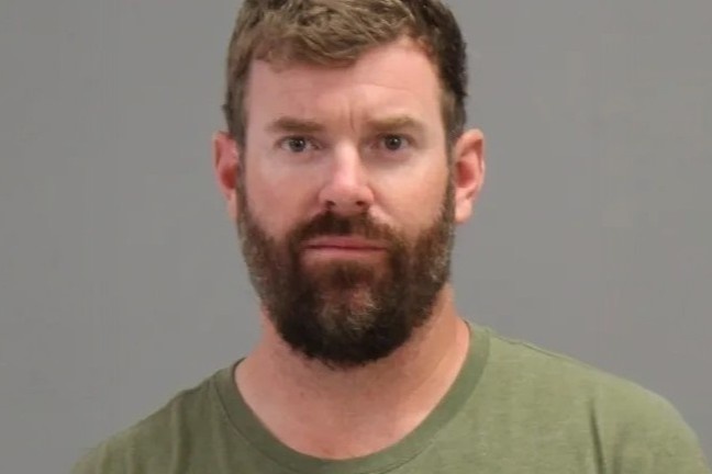 James McCoy Taylor bi bat hinh anh