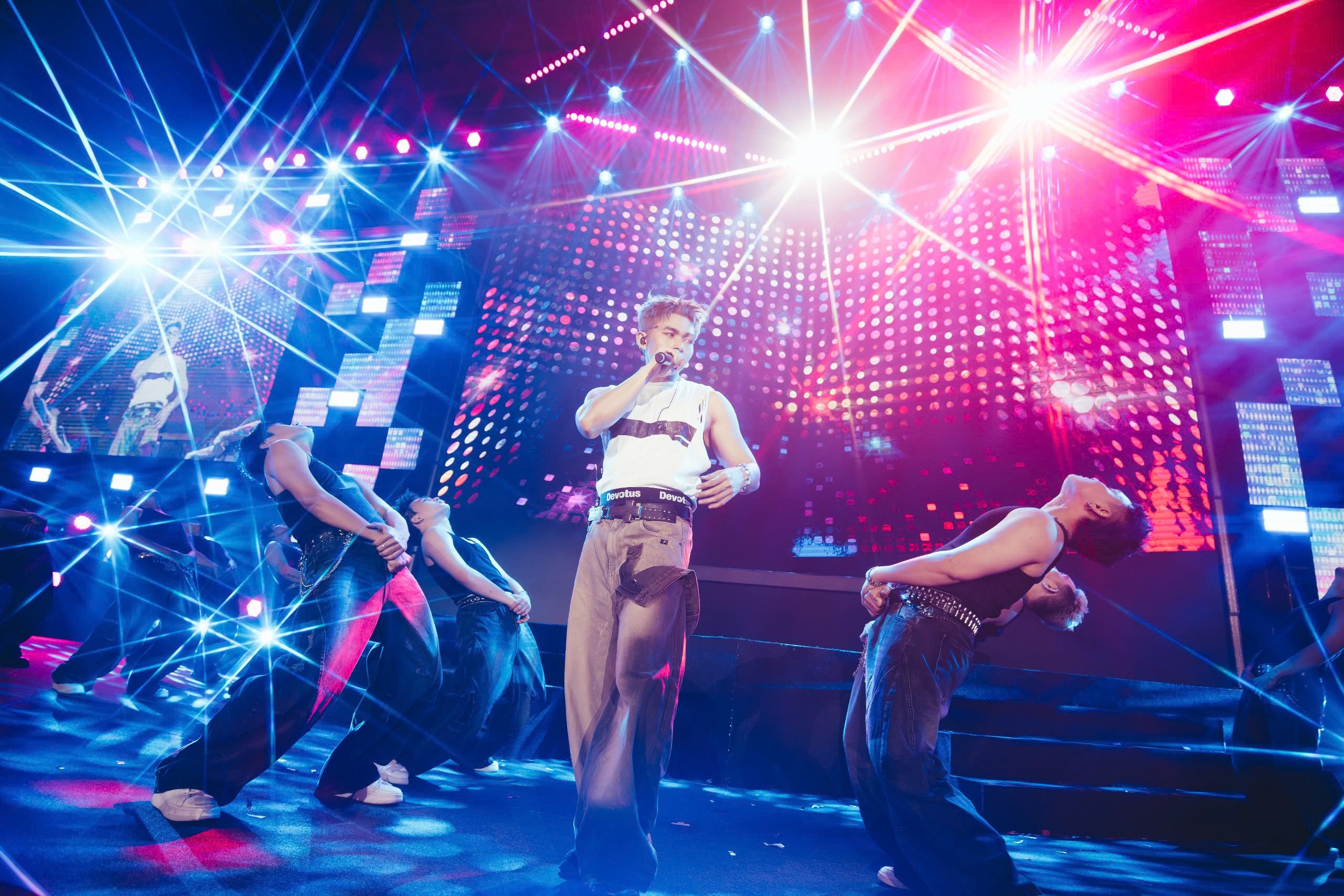 Jun Phạm ảnh 9 Jun Pham anh 9