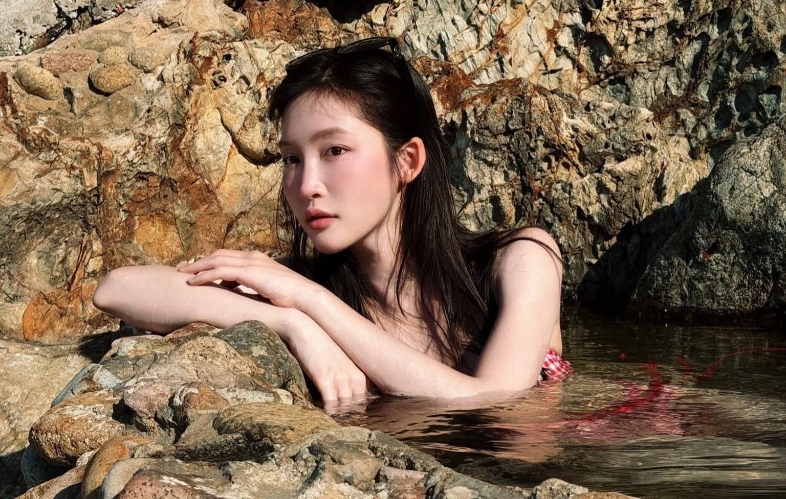 Juky San bi chi trich vi hanh dong tam trong Gieng Tien hinh anh