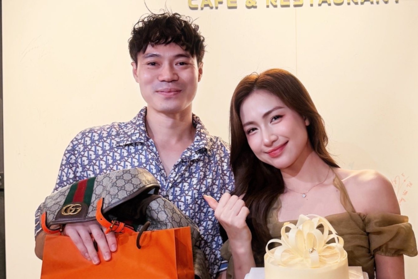 Mon qua Hoa Minzy tang Van Toan hinh anh