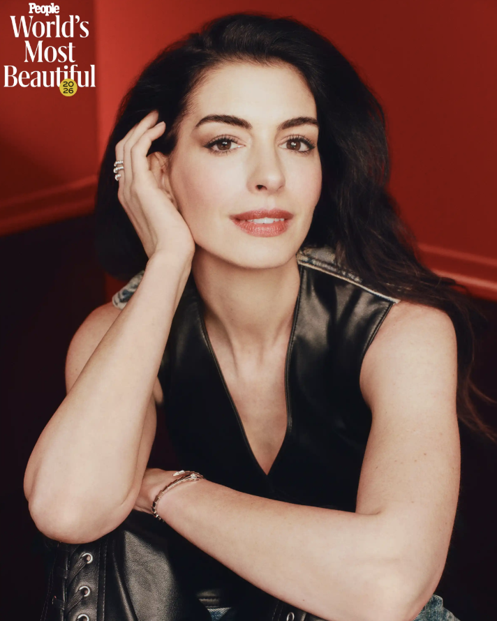 Anne Hathaway anh 1