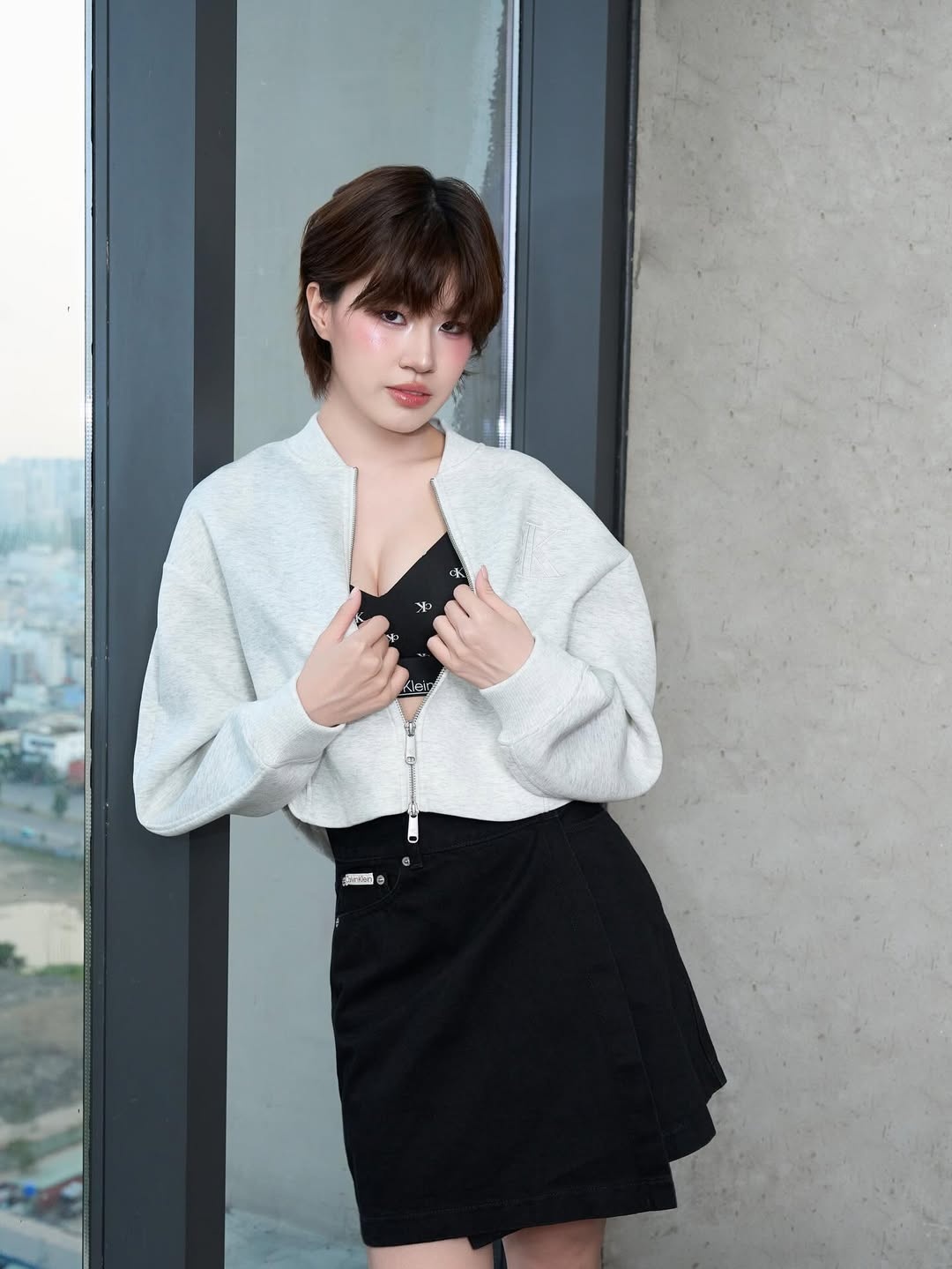 Neu_ca_doi_minh_ko_ruc_ro_thi_sao..._thi_minh_Black_White_in_Calvin_Klein_CK_monogram_m_1_.jpg